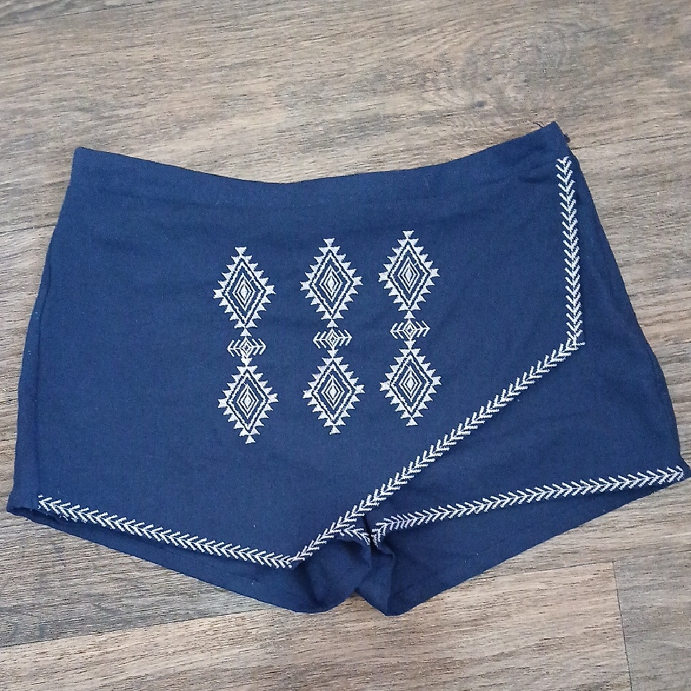 Sweet Journey Blue Embroidered Short Skorts.